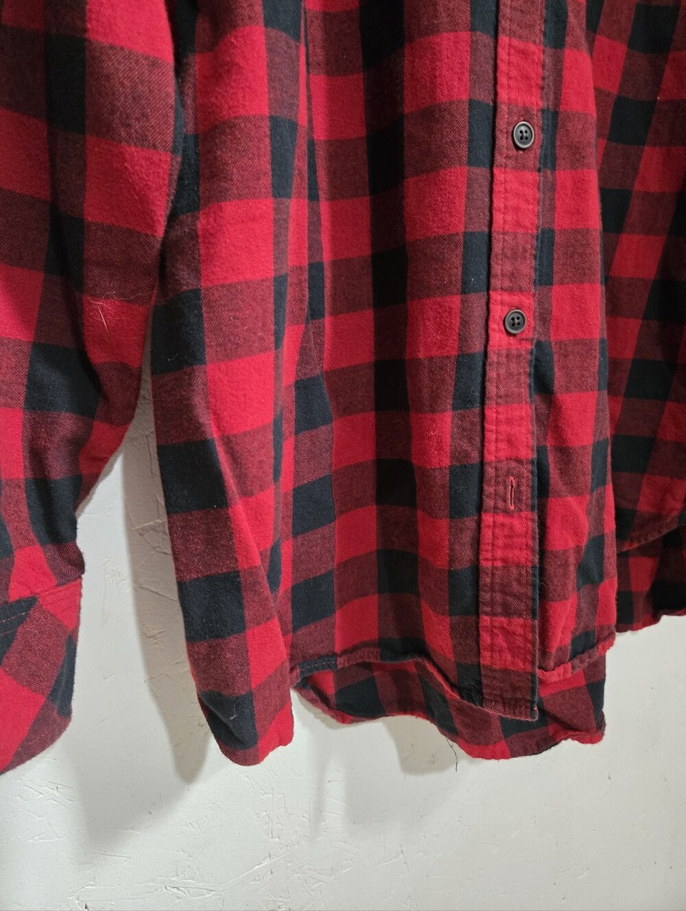 Wind River Red & Black Buffalo Plaid Button-Up Shirt - Casual Flannel - Picture 4 of 8